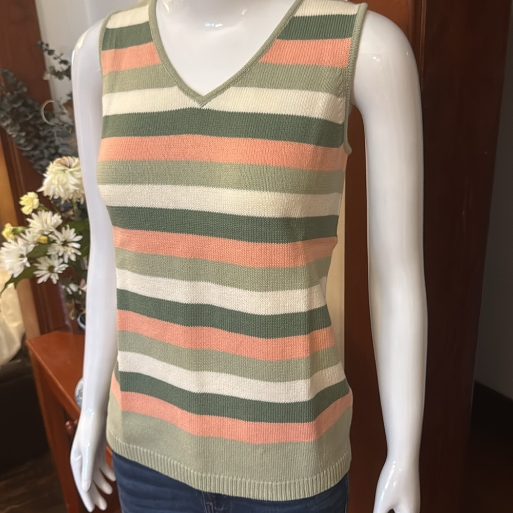 NWT northern reflections size small Striped Sleeveless Knit Top